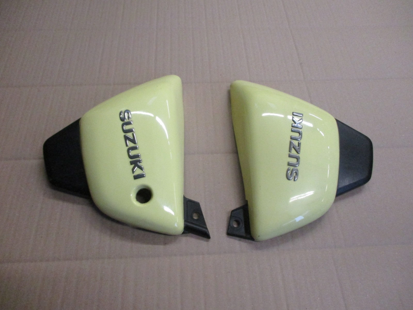 Caches latéraux pour Suzuki 125 GZ Marauder
