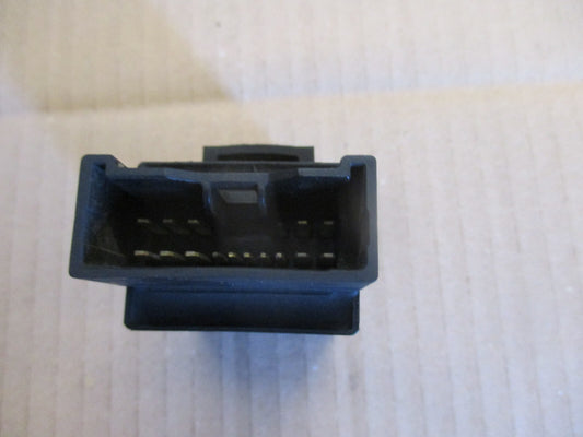 Relais pompe essence 5PX-81950-00 pour Yamaha 900 TDM - RN081 - 2002 / 2005