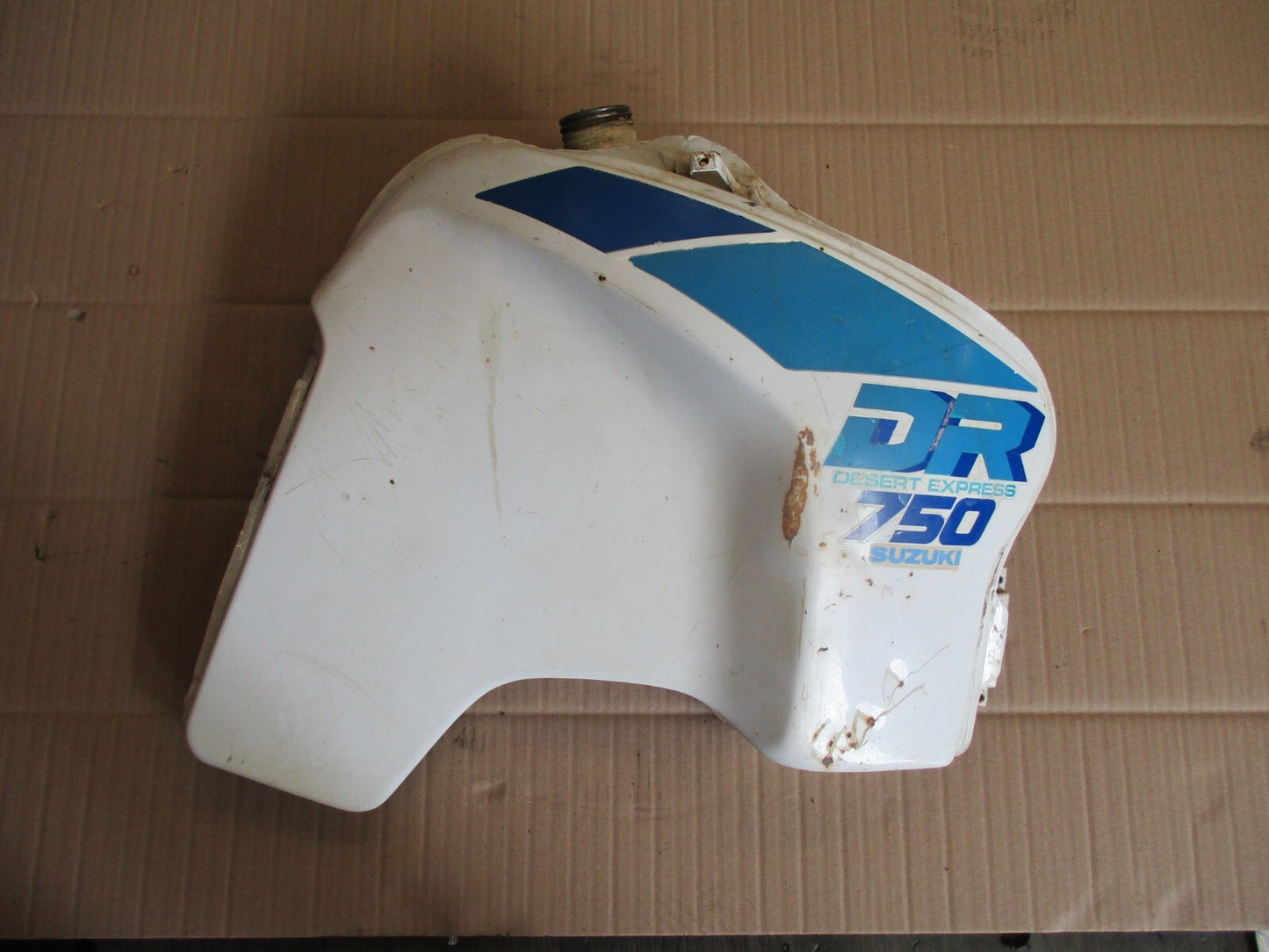 Réservoirs pour Suzuki 750 DR - 800 DR - SR41 - SR42A