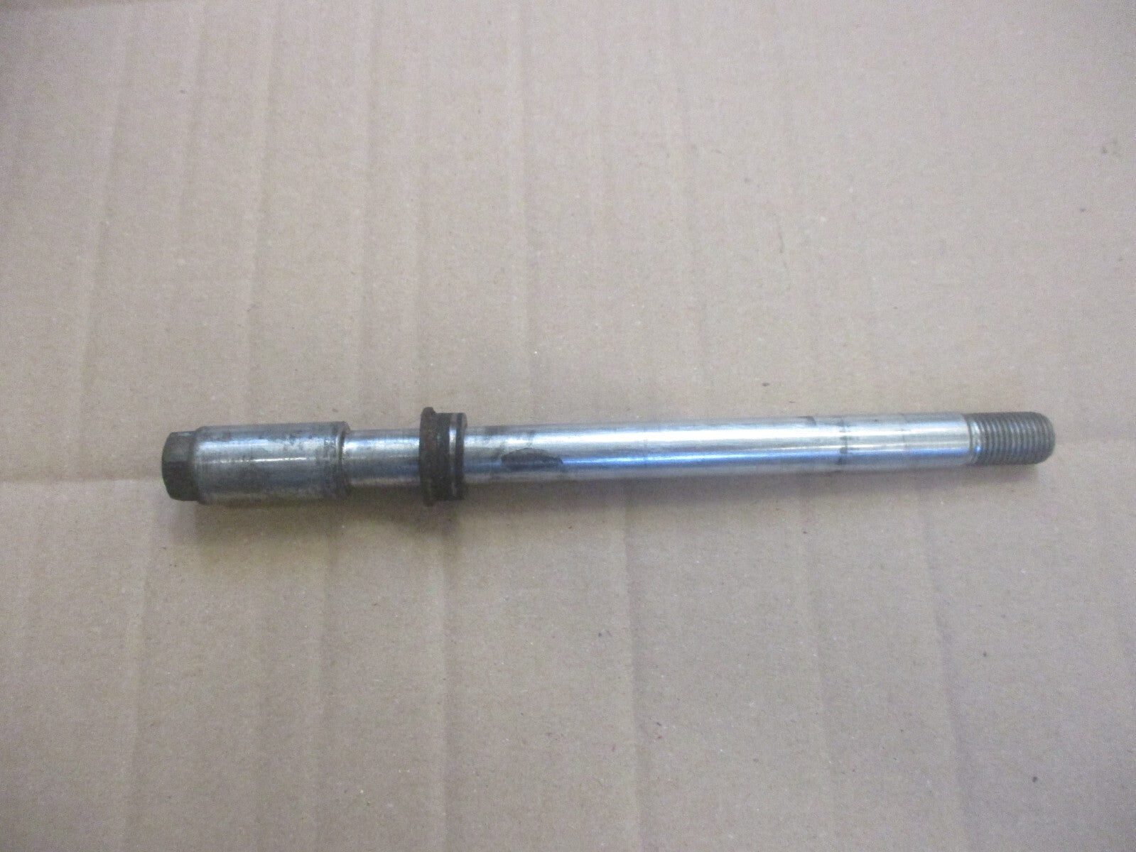 Axe de roue avant pour Yamaha 125 TDR modèle 3XD