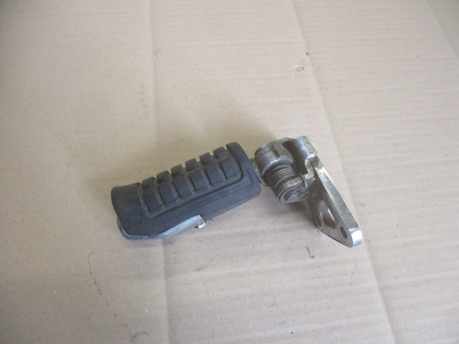 Cale pied avant droit pour Honda 125 Rebel - JC24A - JC26A