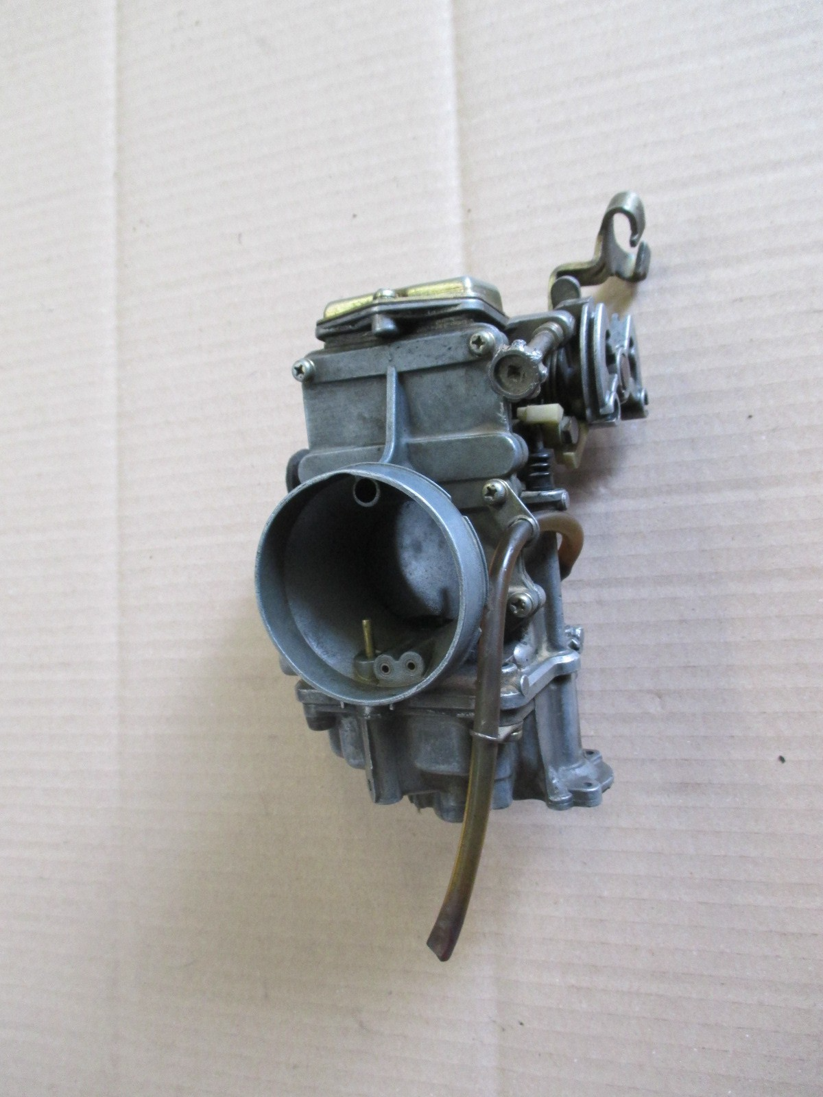 Carburateur pour Suzuki 600 DR - SN41A
