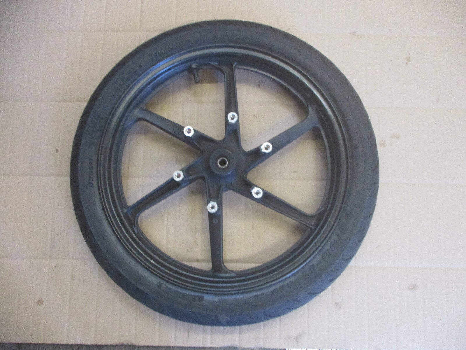 Roue avant avec pneu bon état pour Honda 125 CBR - JC34