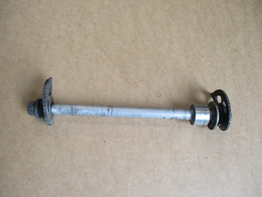 Axe de roue arrière pour Suzuki 800 DR - SR43A