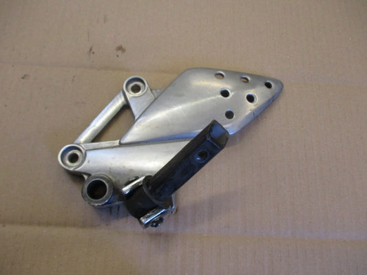 Platine cale pied avant gauche pour Honda 125 CBR - JC34