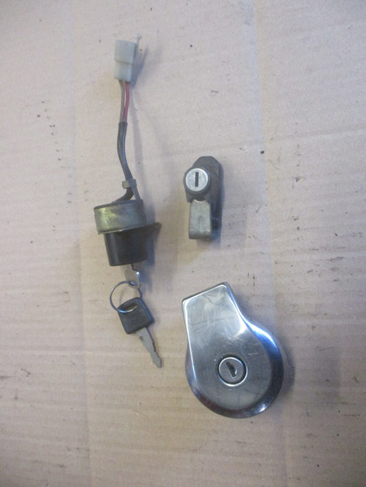 Nieman + bouchon essence + serrure de casque pour Yamaha 125 SR - 10F