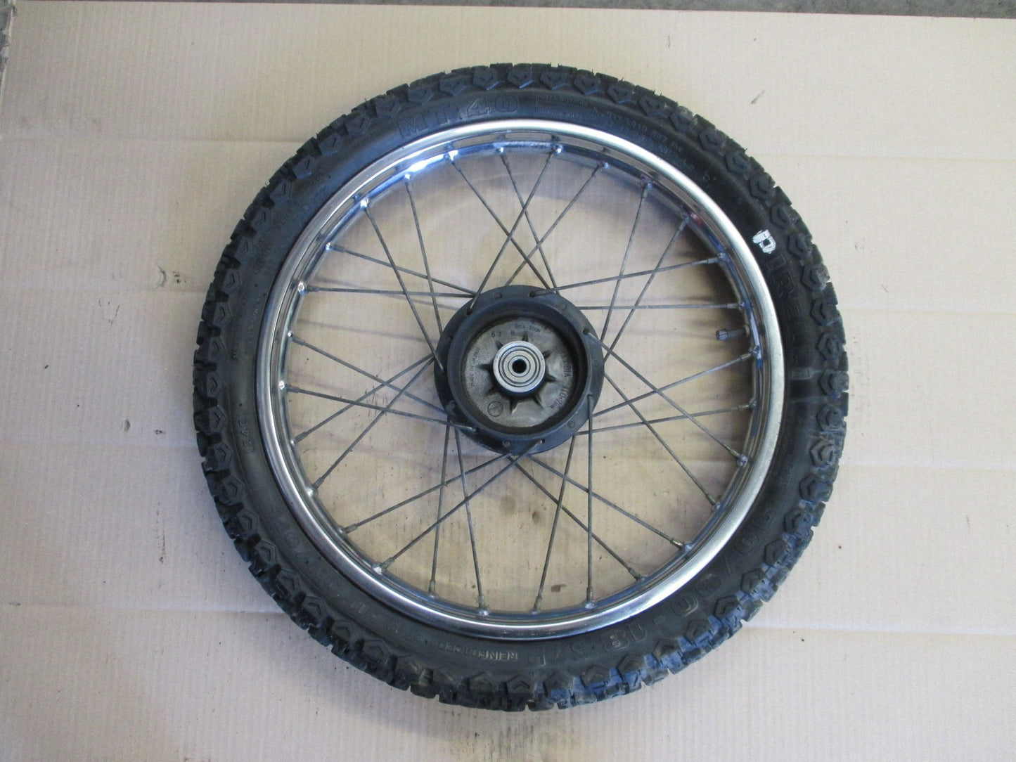 Roue arrière avec pneu en bon état pour Suzuki 50 TS - ER21 - 5XAP