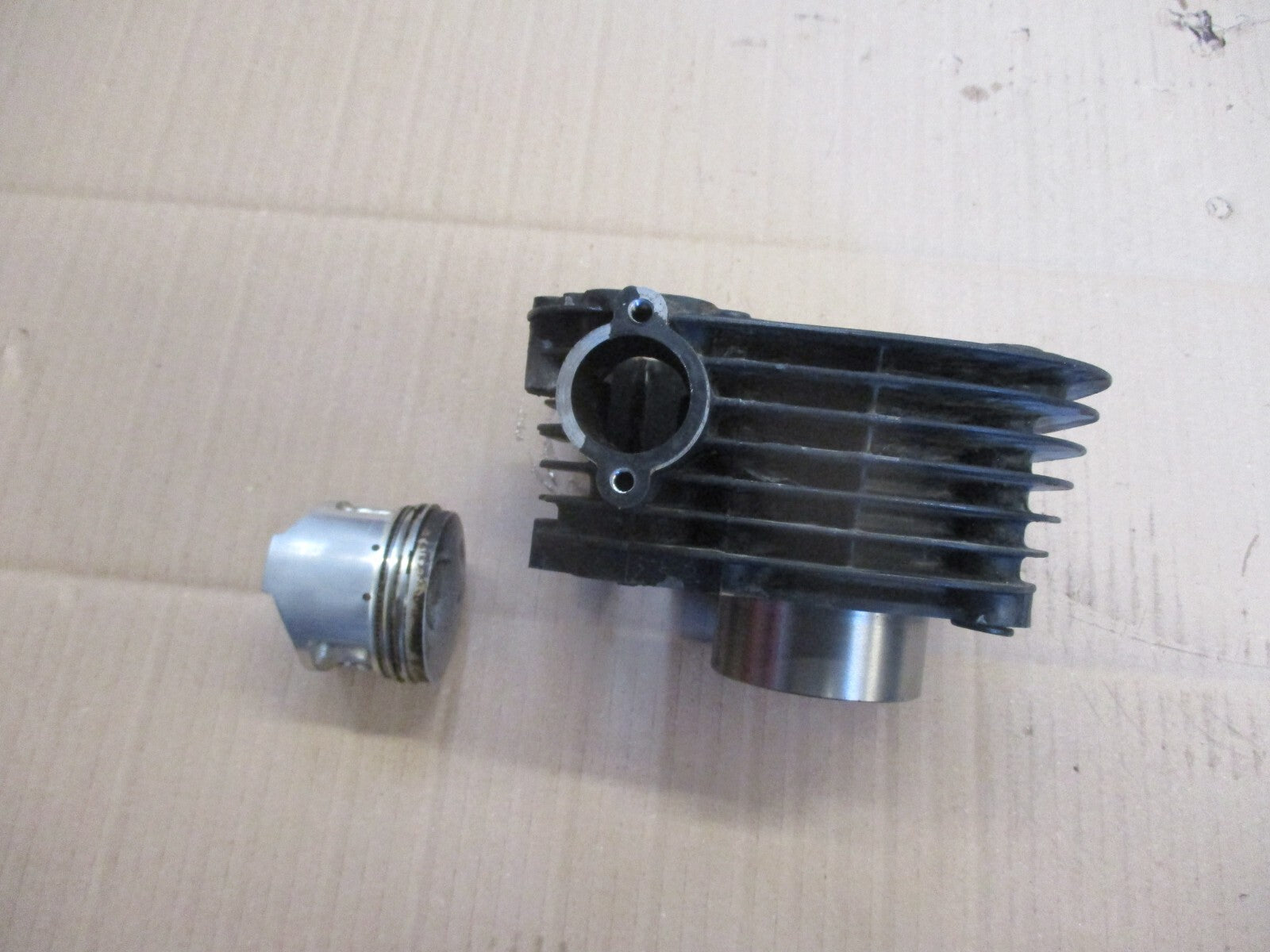 Cylindre / piston pour Yamaha  125 TW - DE01 - DE054