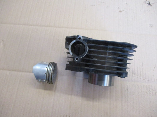 Cylindre / piston pour Yamaha  125 TW - DE01 - DE054