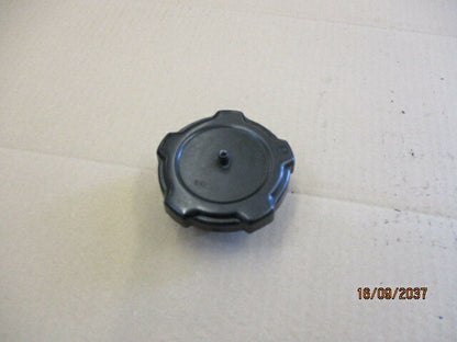 Bouchon essence Honda 600 XLL - XLM - XLLM - PD04 - Modèle Phare rectangulaire