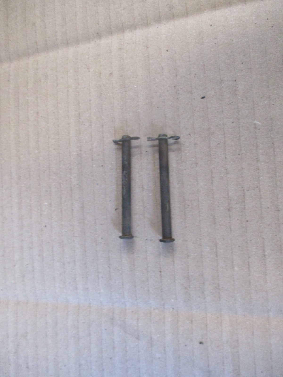 Axes de charnières de selle pour Yamaha 125 DTF - DTE - 1F9