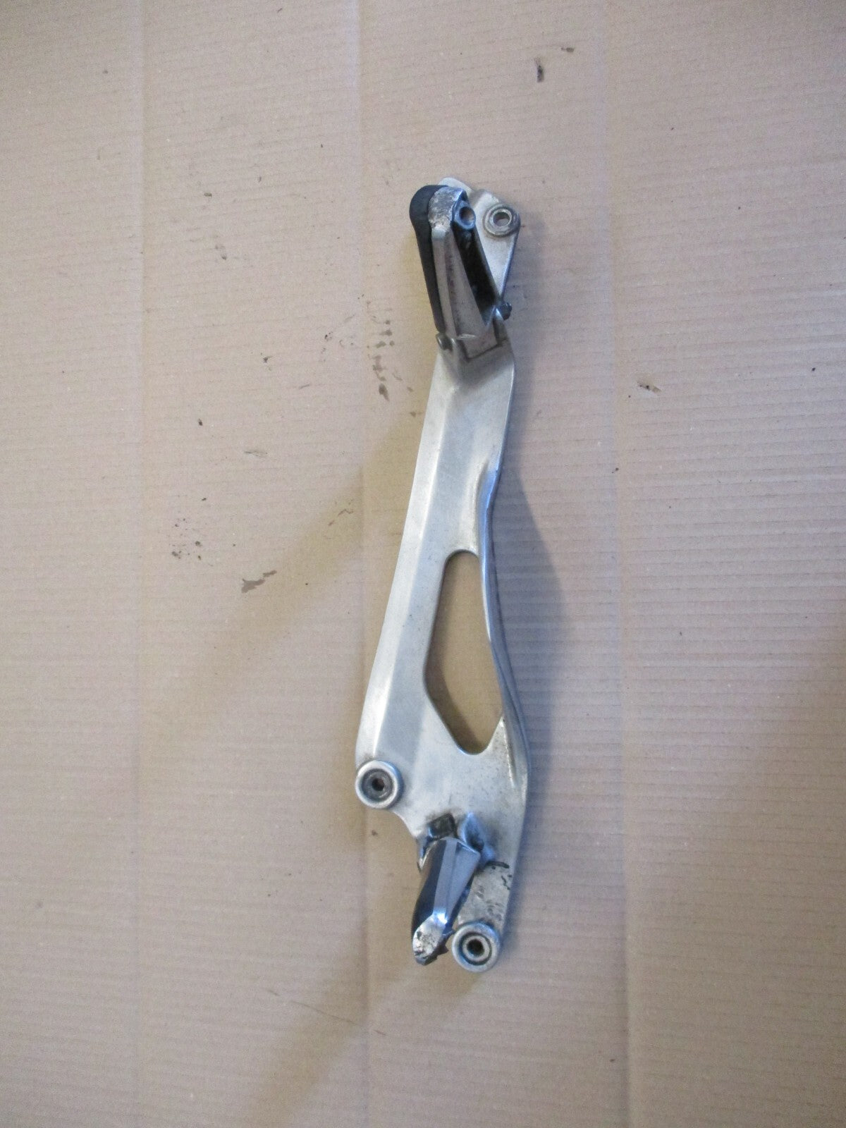 Platine cales pieds gauche pour Yamaha 900 TDM - RN081 - 2002 / 2005