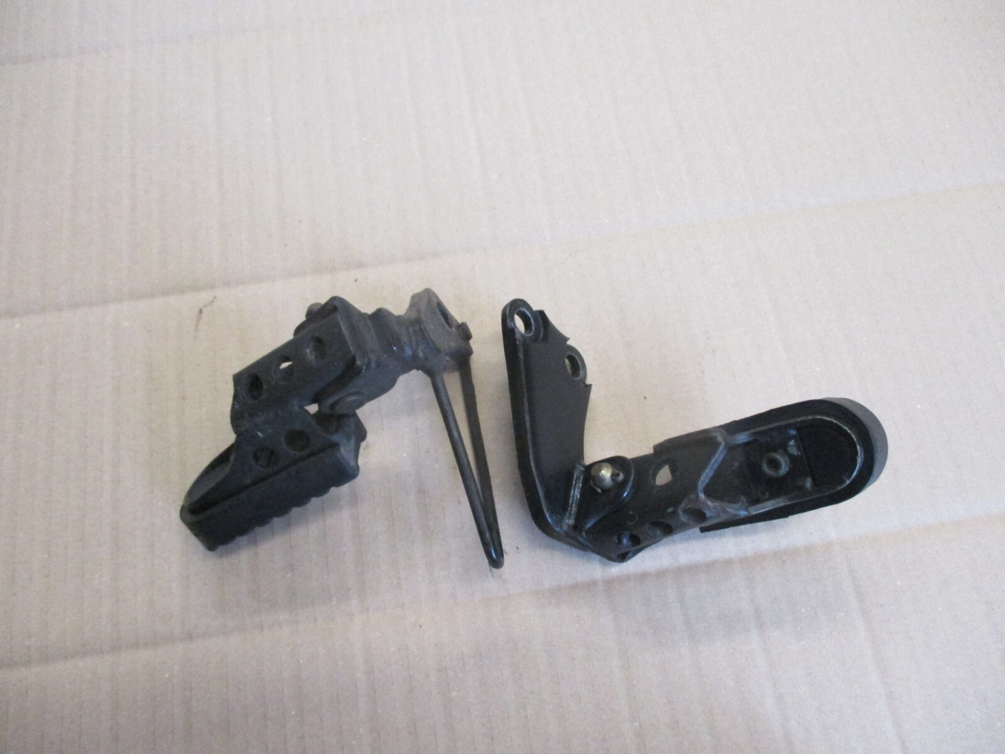 Cales pieds avant pour Yamaha 125 TW - DE01 - DE054