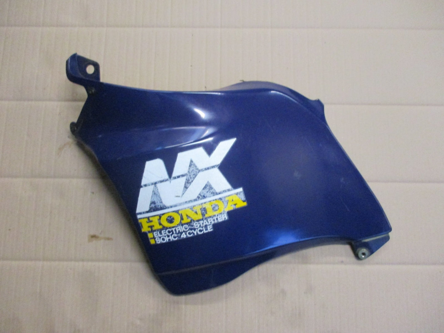 Flanc de carénage gauche pour Honda 125 NX Transcity - JD12