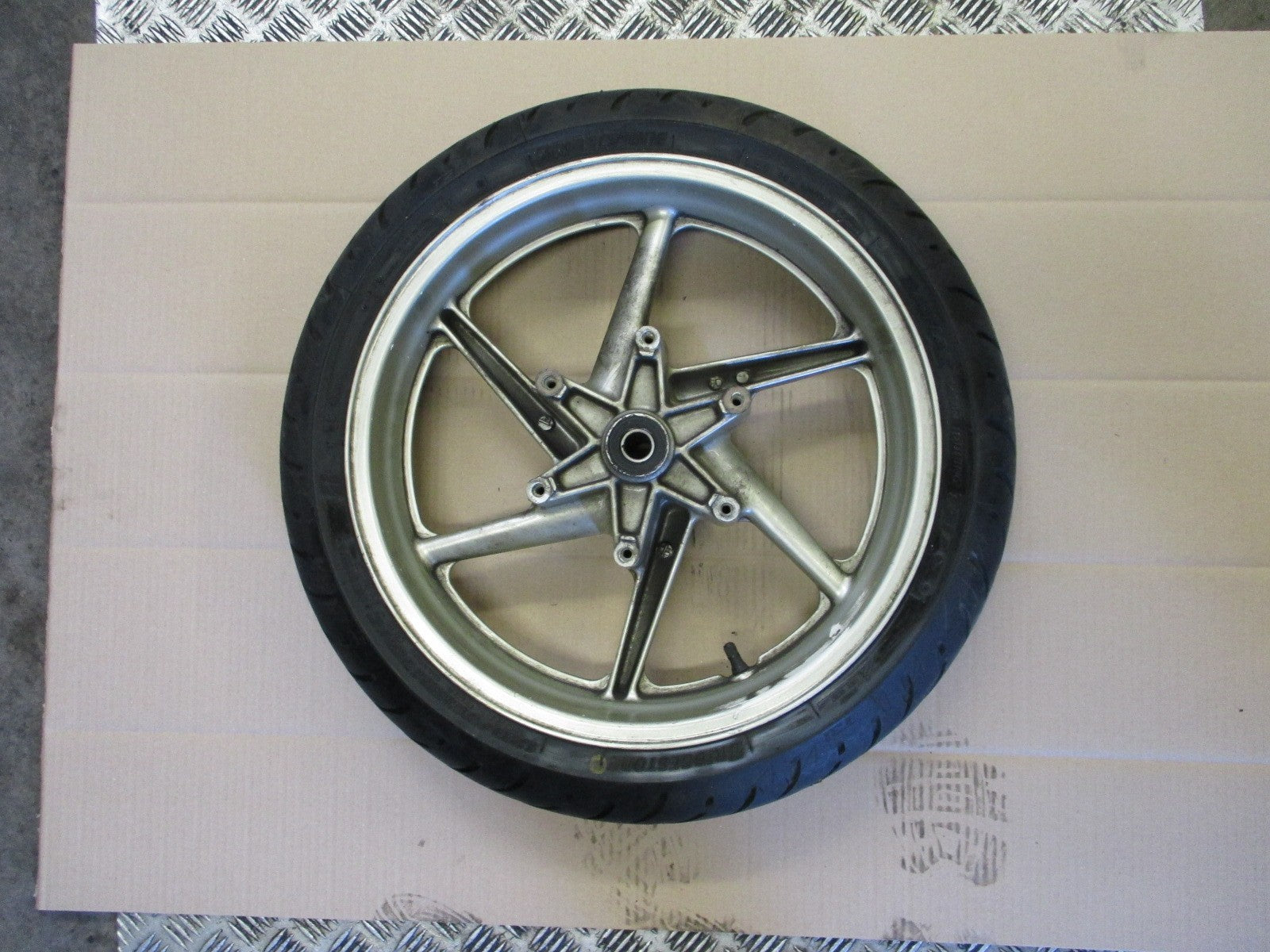 Roue avant avec pneu très peu roulé pour Honda 750 VFR - RC36-1
