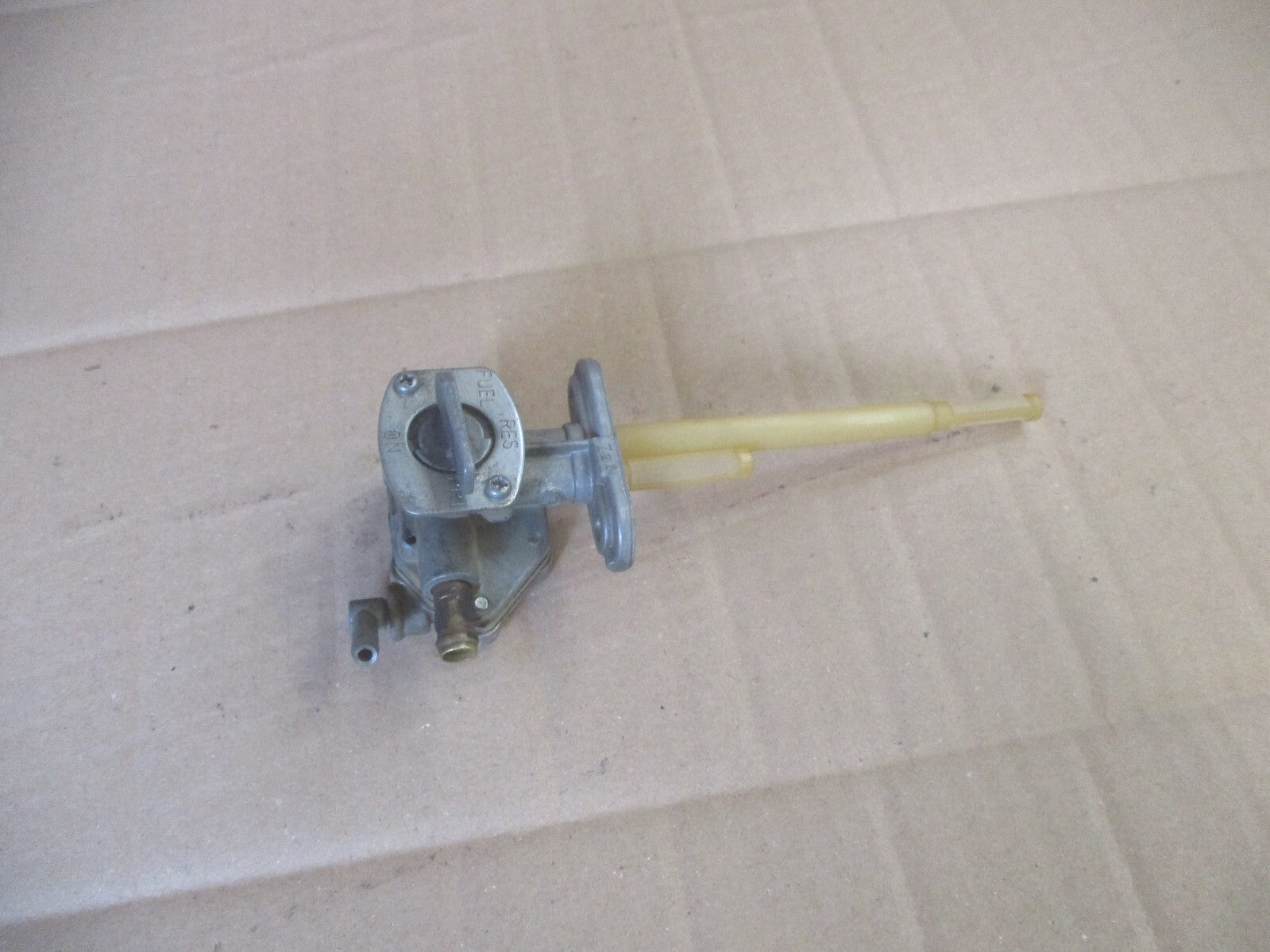 Robinet d'essence pour Suzuki 650 DR RS SE - SP44A