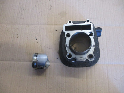 Cylindre / piston pour Yamaha  125 TW - DE01 - DE054