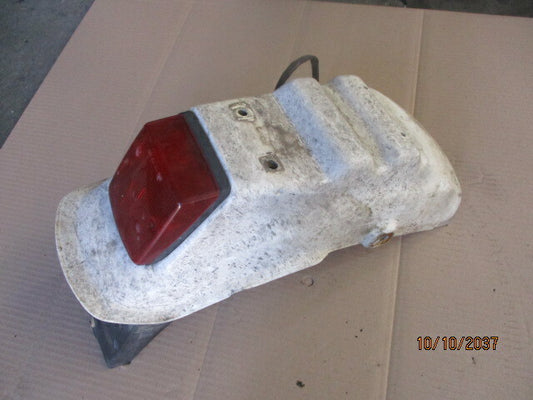 Garde boue arrière + feu + bavette coupée Suzuki 600 650 DR - SN41A - SP41A
