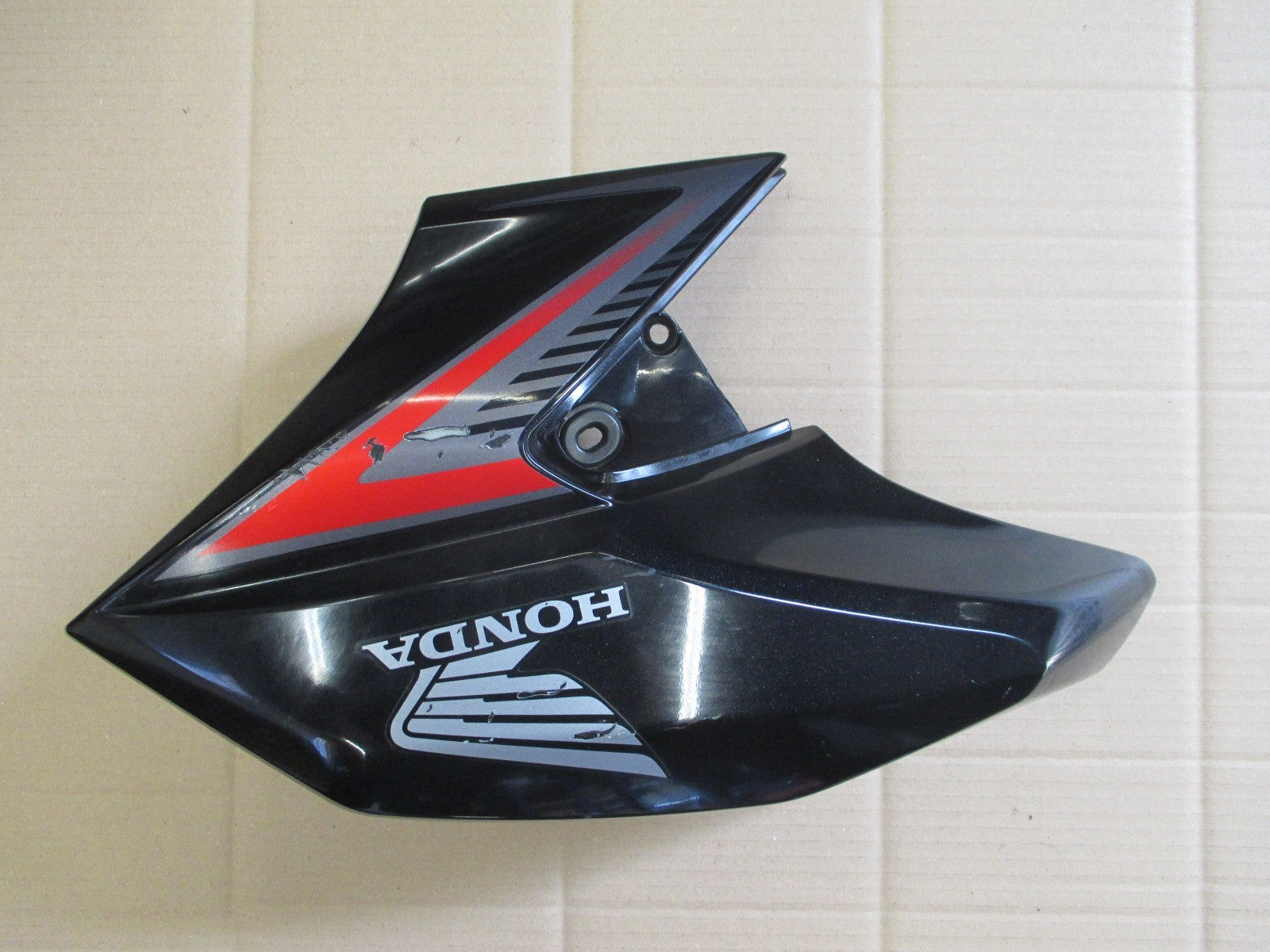 Flanc de carénage droit pour Honda 125 CBF - JC74