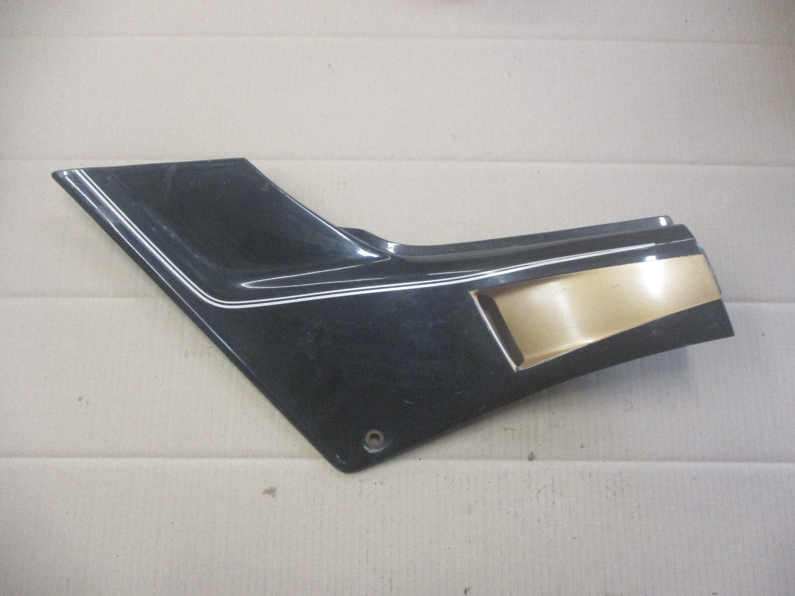 Cache latéral gauche pour Honda 750 VFR - RC24