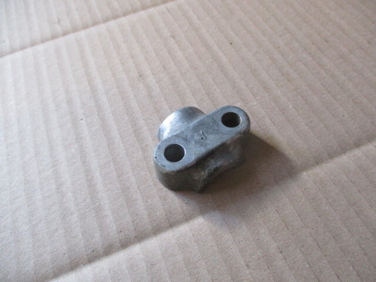 Pontet de fixation d'axe de roue avant pour Yamaha 125 DTMX - 2A8