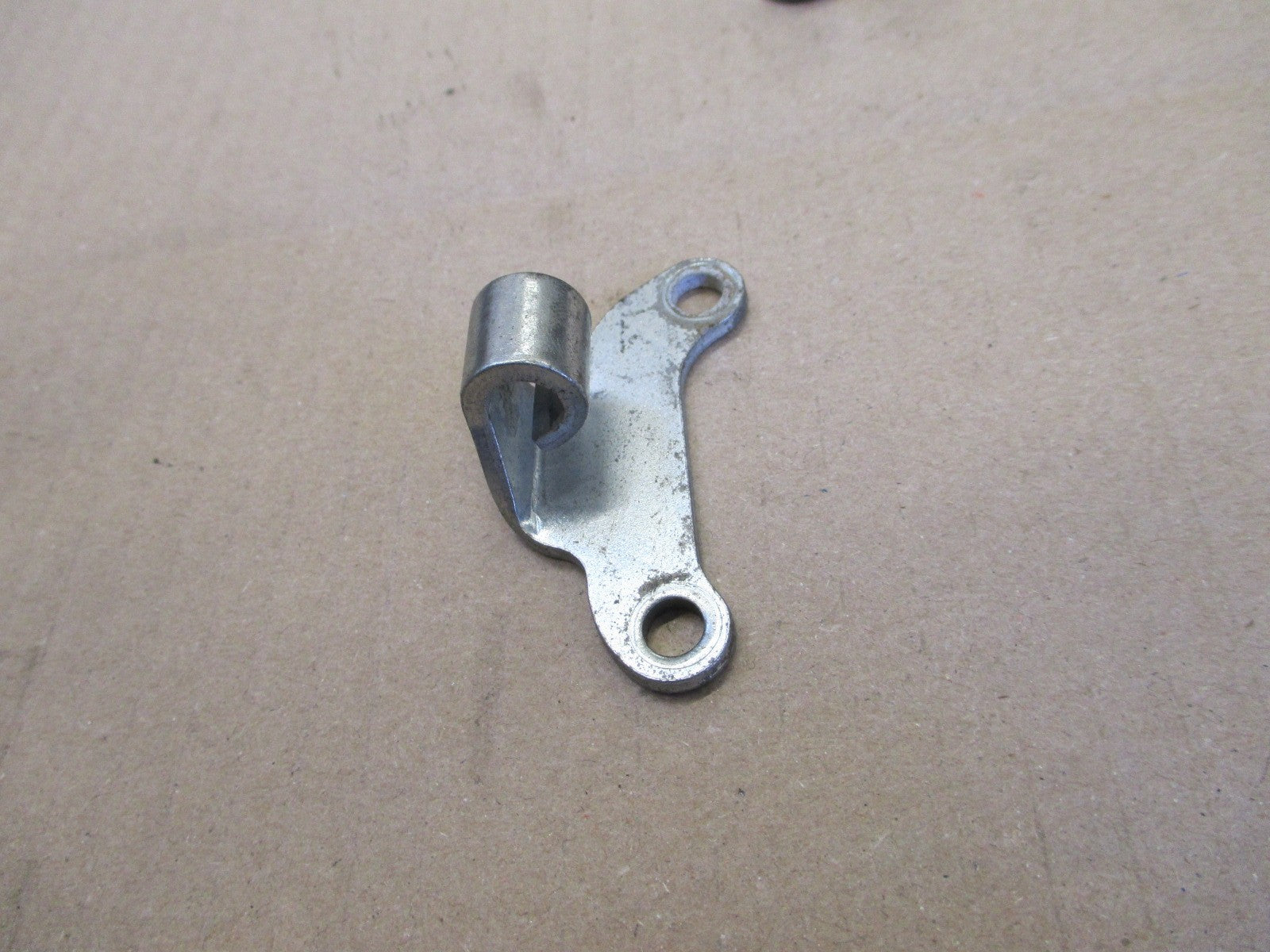 Patte support cable d'embrayage pour Honda 125 CBF - JC74