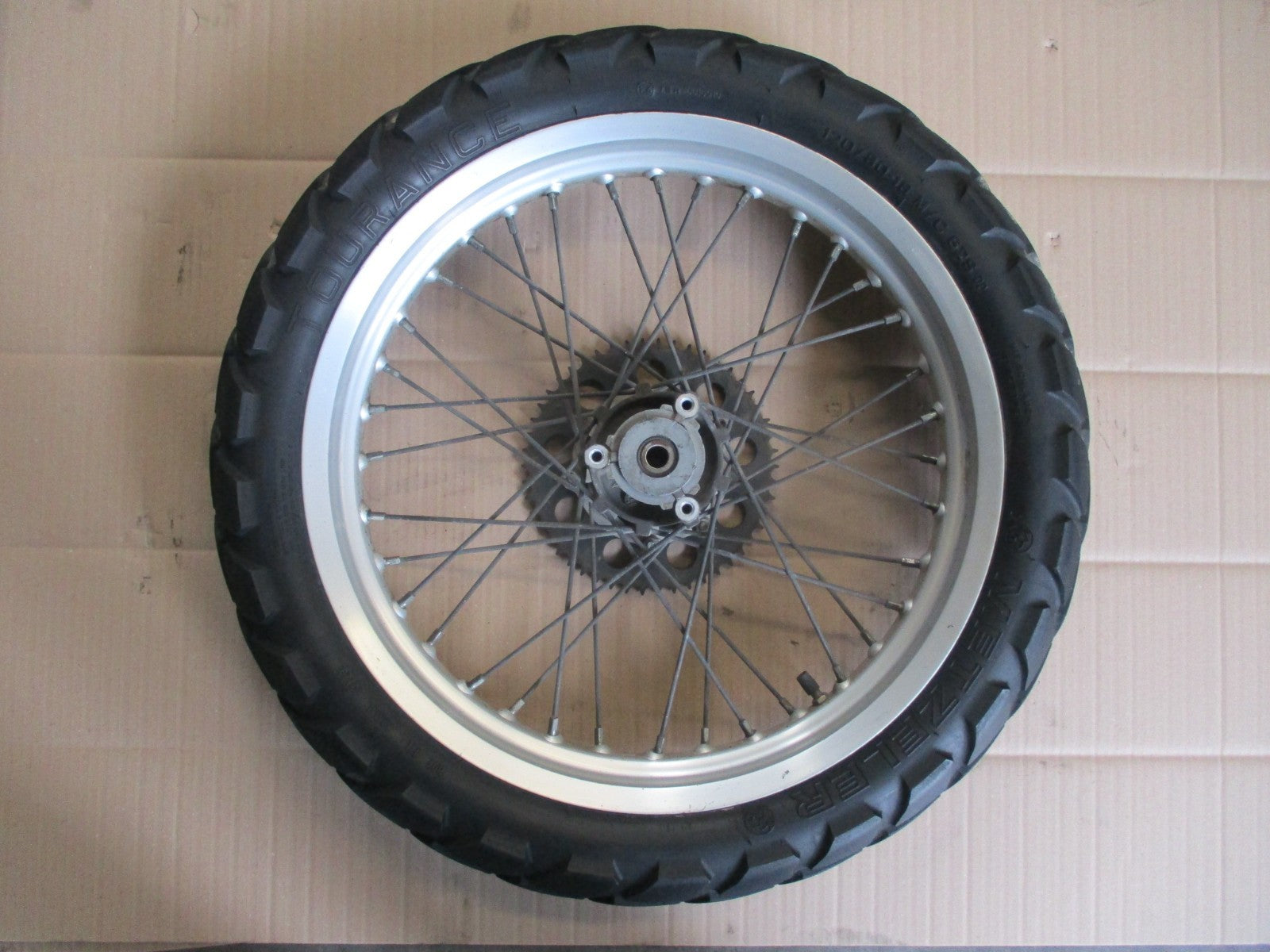 Roue arrière avec pneu ayant peu roulé pour Yamaha 125 XTR - 18 pouces