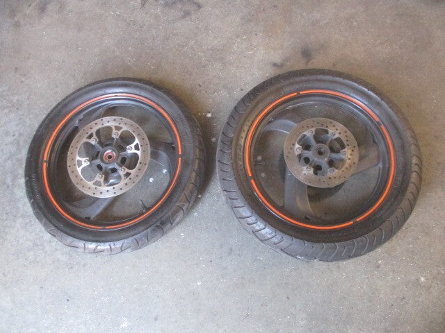 Roues avant + arrière avec pneu quasi neufs + disques Yamaha 125 TDR - 4FU - 5AE