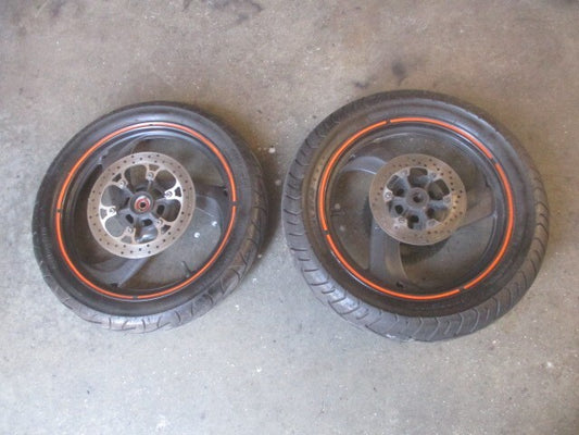 Roues avant + arrière avec pneu quasi neufs + disques Yamaha 125 TDR - 4FU - 5AE