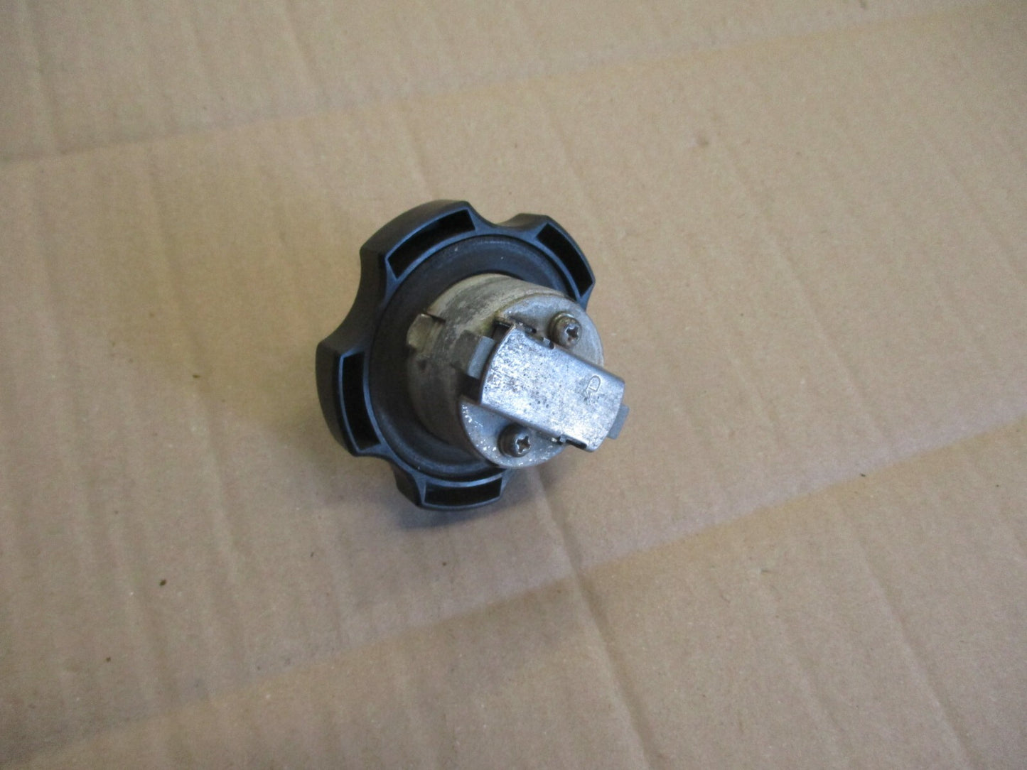 Bouchon essence à clé pour Yamaha 600 XTE - 3TB - 4PT - DJ02