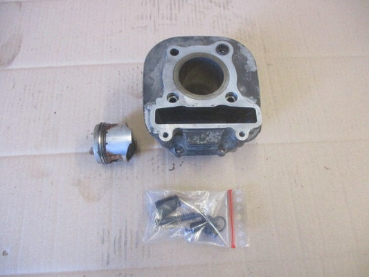 Cylindre / piston pour Yamaha  125 TW - DE01 - DE054