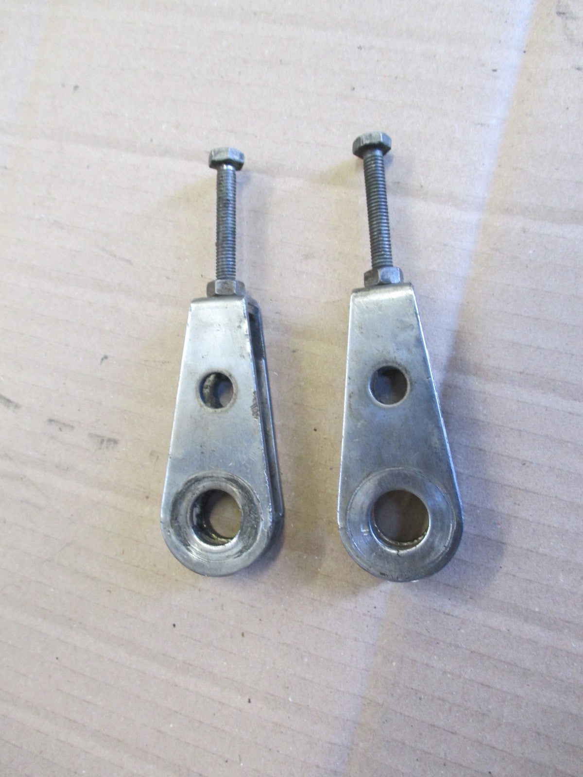 Tendeurs d'axe de roue arrière pour Honda 125 CBT - CB125T - 125 Twin