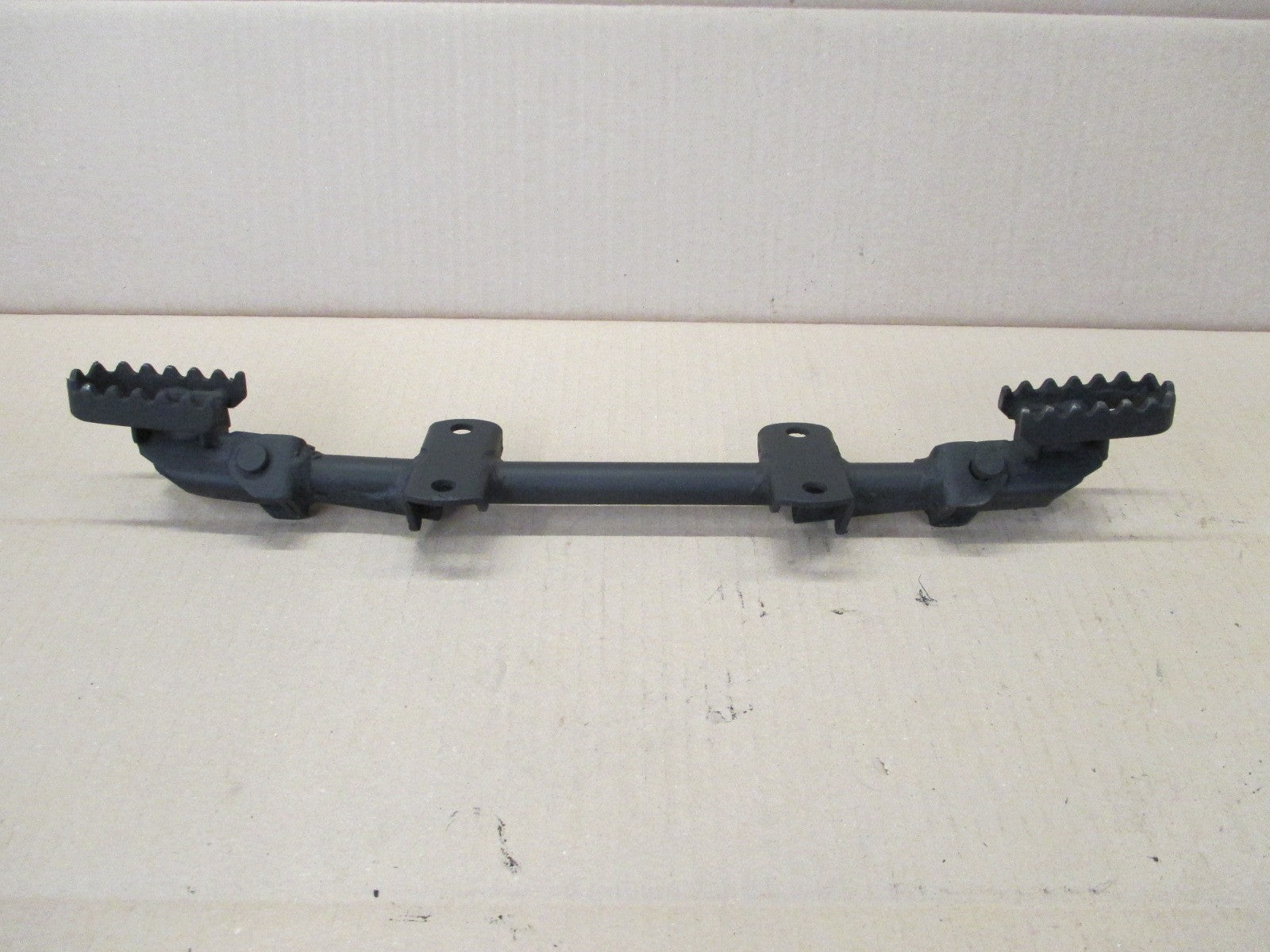 Barre cales pieds avants pour Suzuki 125 TS ER - 1979 / 1981