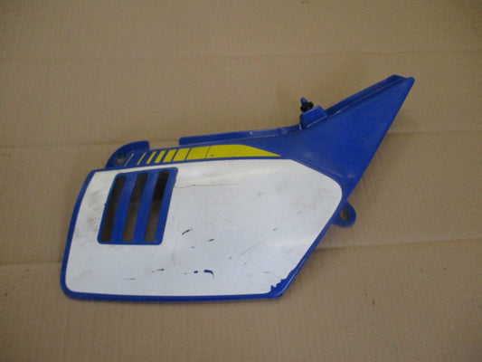Cache latéral droit pour Suzuki 125 DR - SF43B