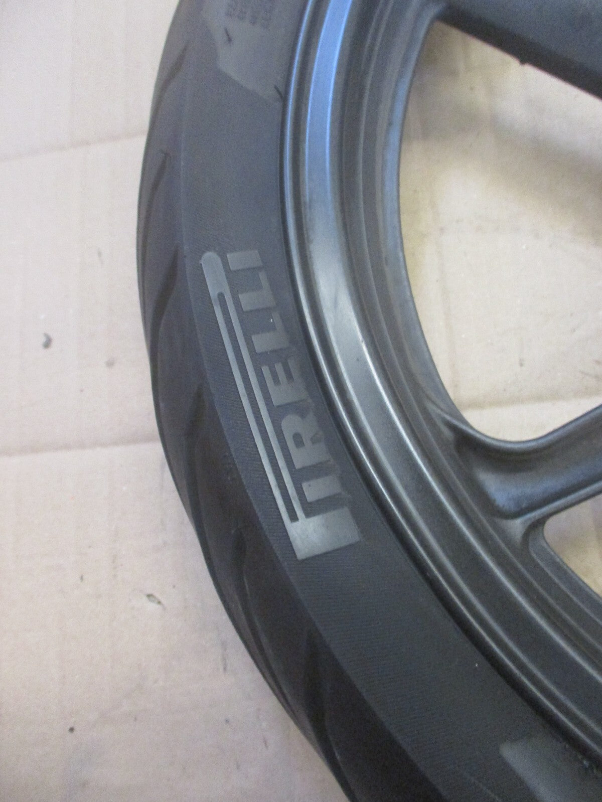 Roue arrière avec pneu bon état pour Honda 125 CBR - JC34