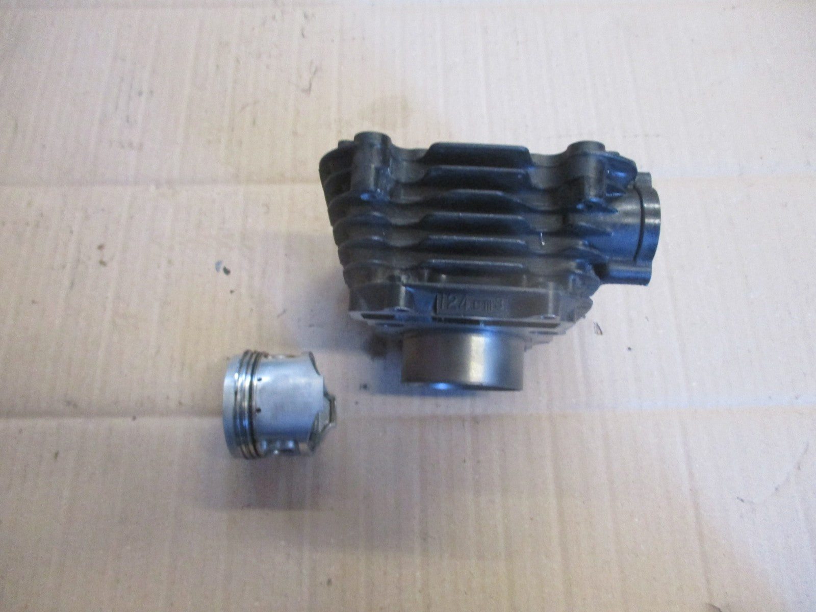 Cylindre / piston pour Yamaha  125 TW - DE01 - DE054