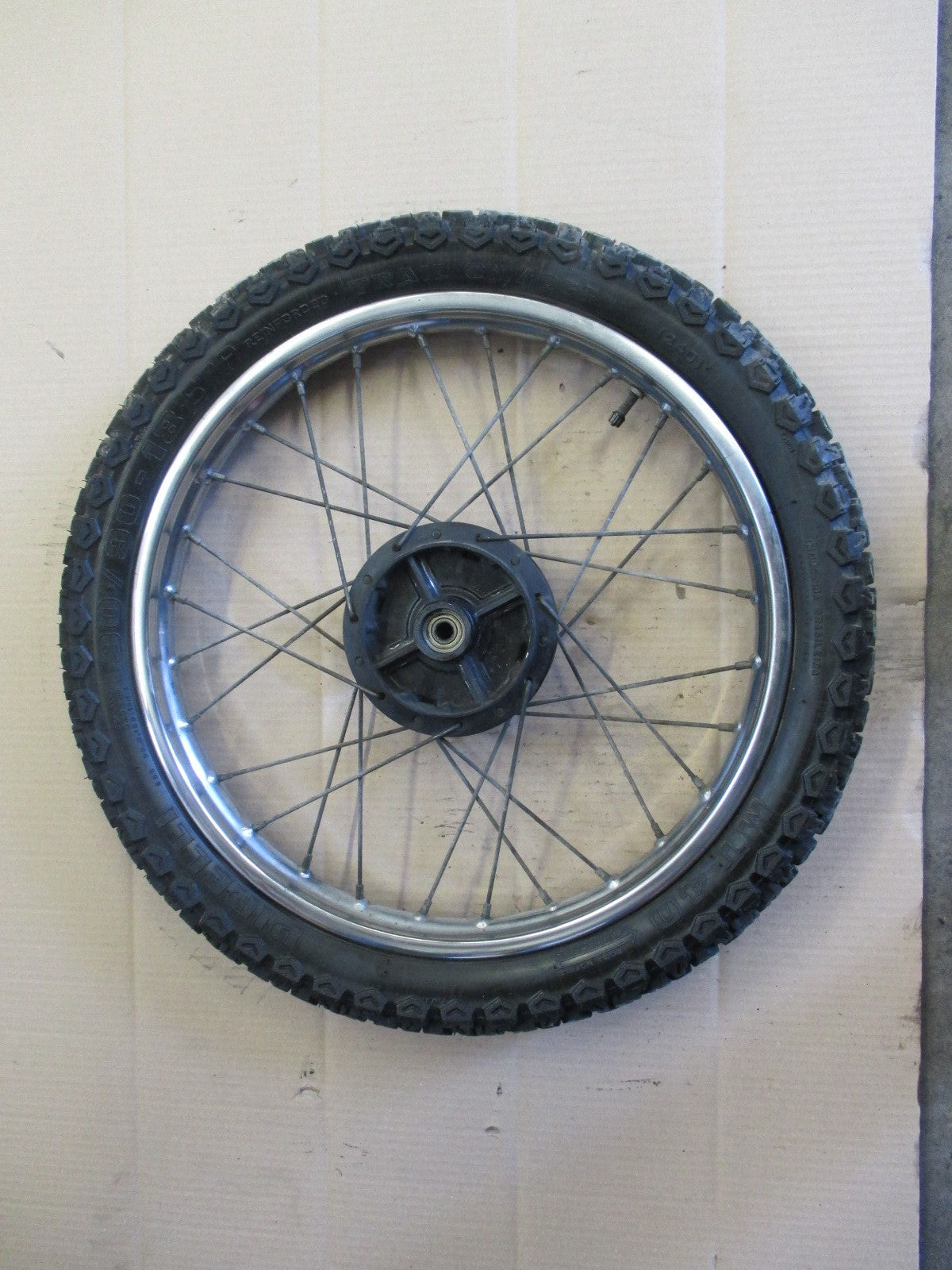 Roue arrière avec pneu en bon état pour Suzuki 50 TS - ER21 - 5XAP