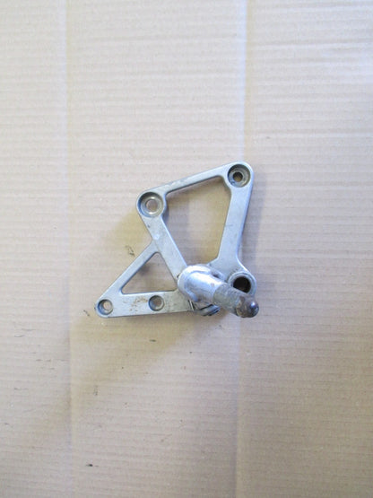 Platine cale pied avant droite pour Honda 750 VFR - RC24
