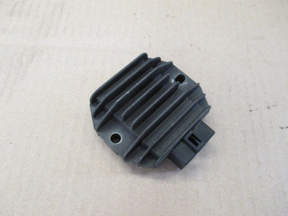 Régulateur référence SH640D-12 pour Suzuki 650 XF Freewind