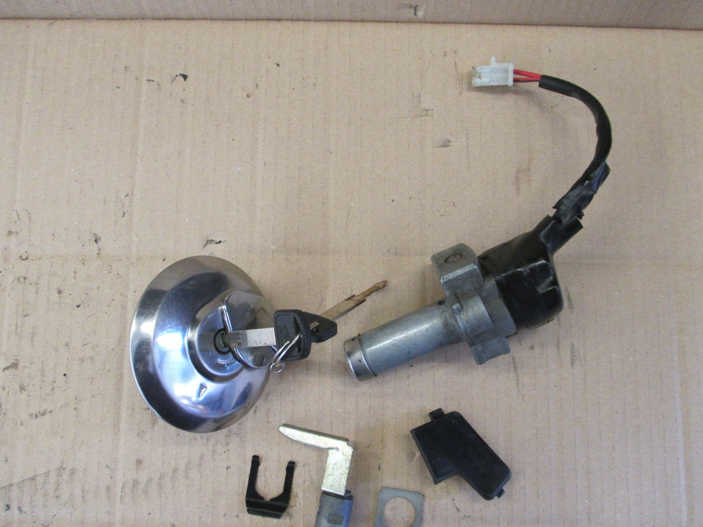 Nieman + bouchon + serrure de selle pour Honda 125 CBF - JC74
