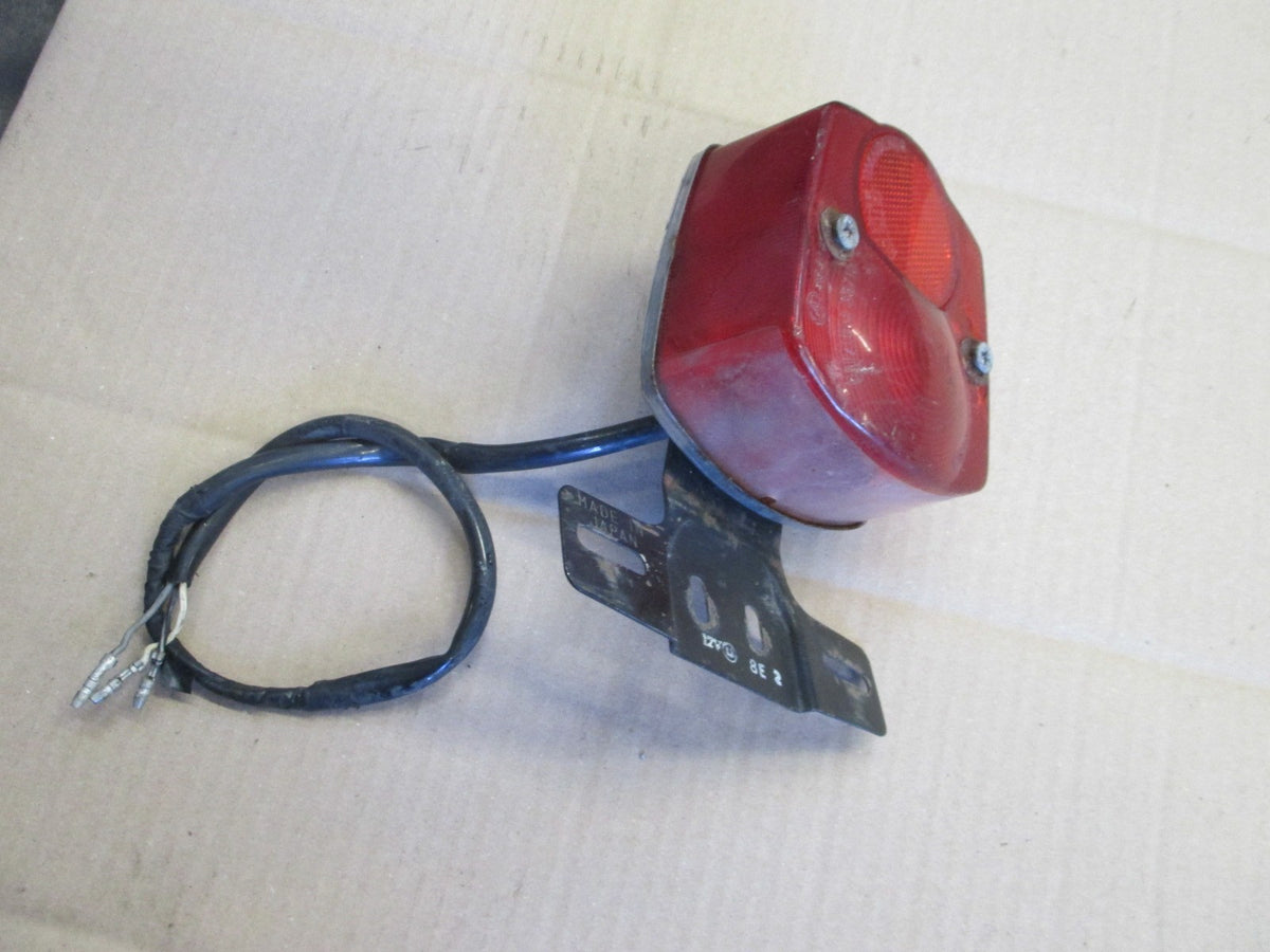 Feu arrière + support plaque d'immatriculation pour Suzuki 125 GT