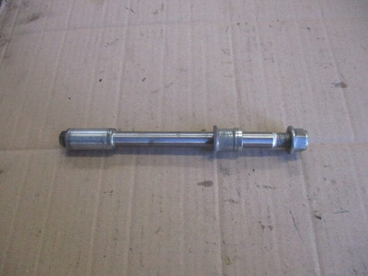 Axe de roue avant pour Suzuki 125 TSR - SF15A