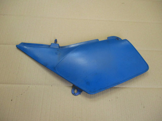 Cache latéral gauche pour Suzuki 125 DR - SF43B