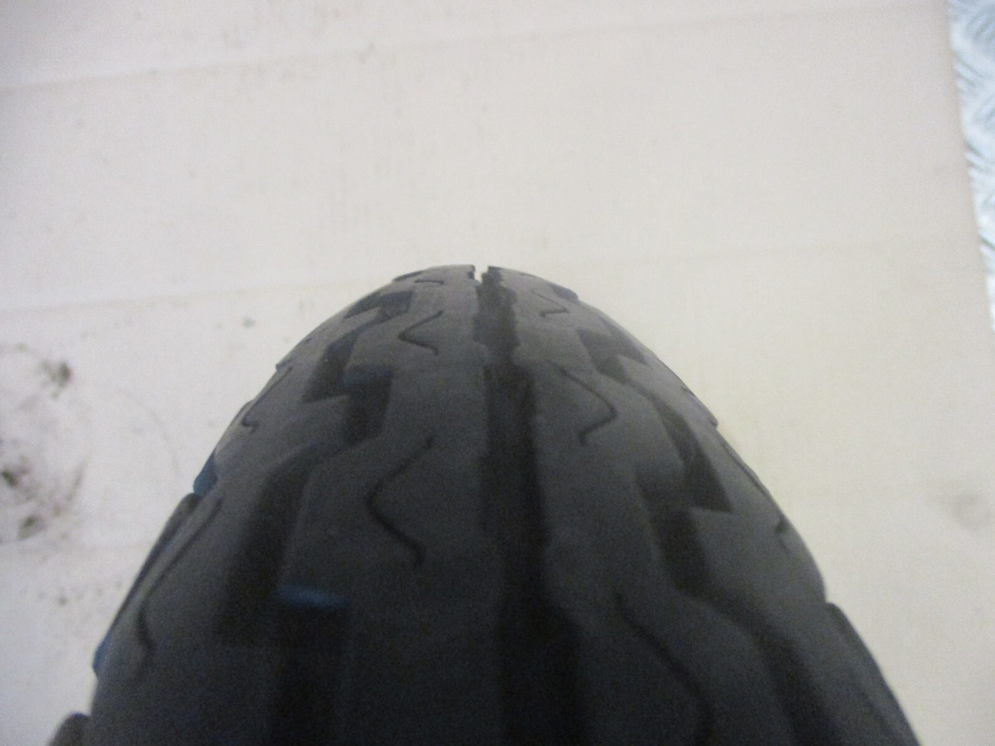 Roue avant à tambour avec pneu ayant peu roulé pour Yamaha 125 SR - 10F