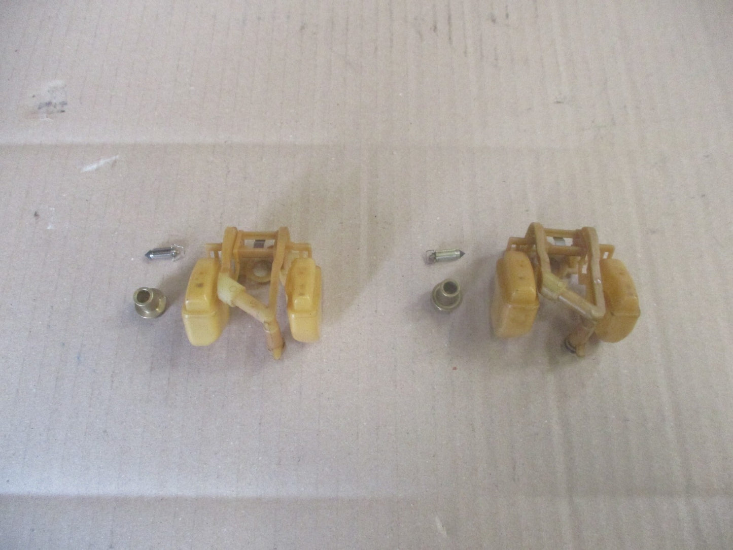 Flotteurs + pointeaux + sièges de carburateur pour Suzuki 750 DR -  SR41A