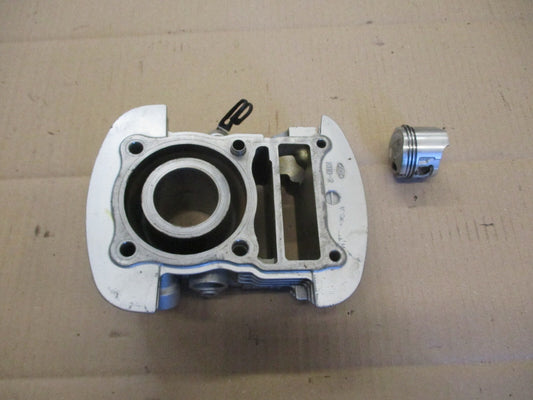 Cylindre / piston arrière (piston segments neufs) Honda 125 XLV Varadéro - JC32
