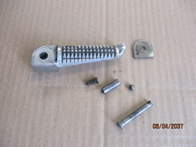 Cale pied arrière gauche pour Yamaha 125 TDR 4FU / 5AE