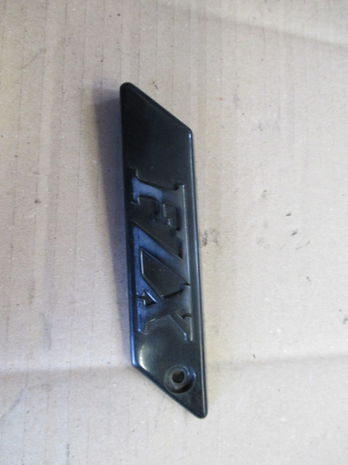Sigle gauche pour Yamaha 750 FZX - 2JE - 4AM