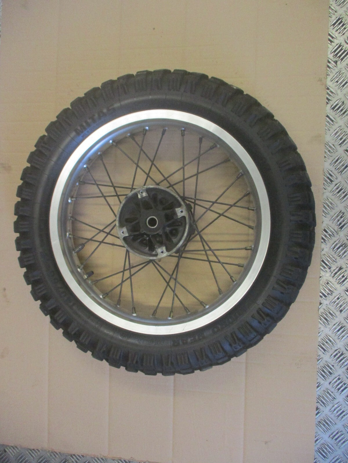 Roue arrière avec pneu très peu roulé pour Honda 650 FX - VIGOR - SLR - RD09