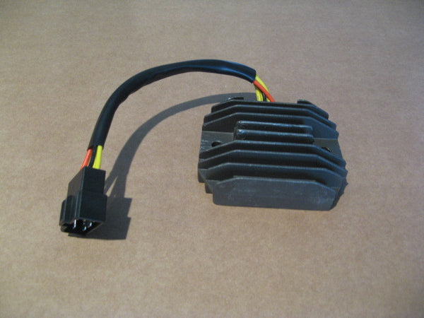 Régulateur NEUF pour Suzuki 650 DR RS SE